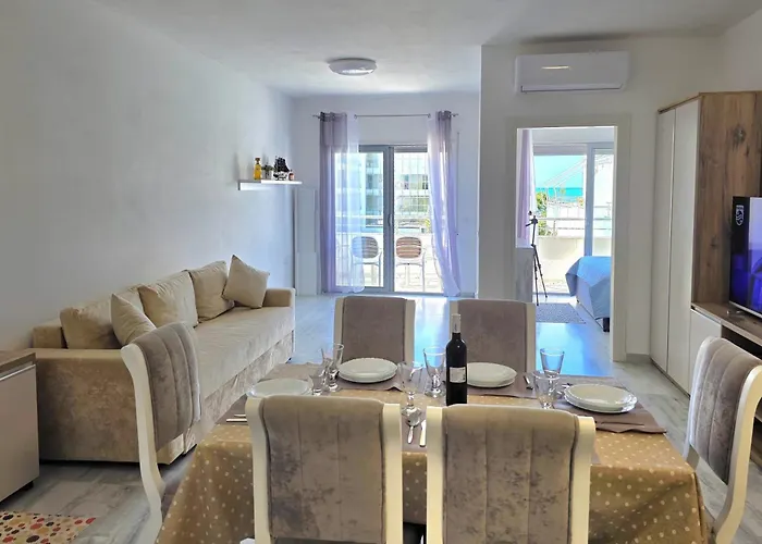 In 070 - Happy Appartement Golem (Tirana)